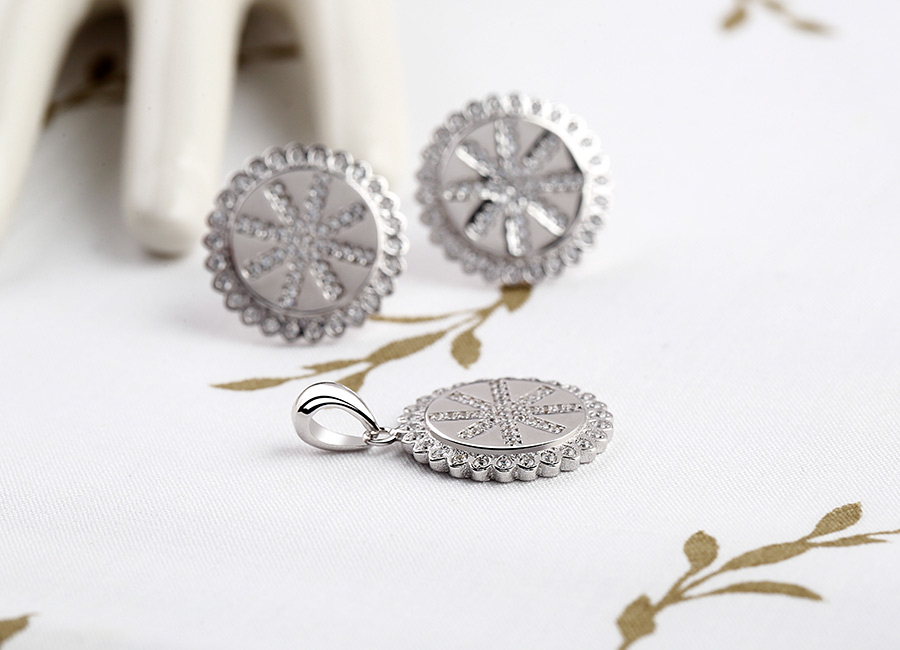 Sắc trắng của bạc &Yacute; v&ocirc; c&ugrave;ng đặc trưng v&agrave; kh&ocirc;ng thể nhầm lẫn.