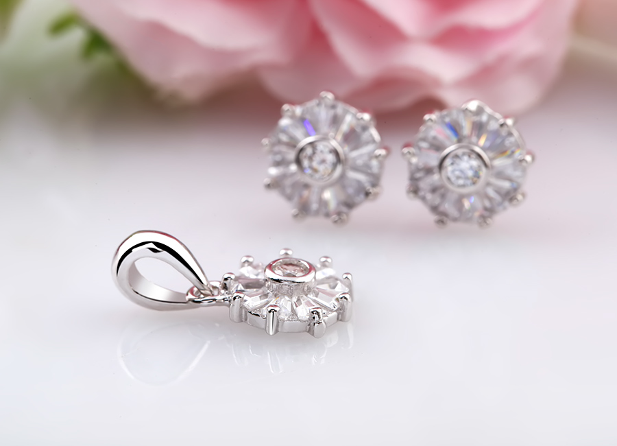 Bộ trang sức quyến rũ v&agrave; hấp dẫn mọi c&ocirc; g&aacute;i.