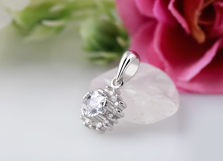 Chi tiết tr&ecirc;n mặt d&acirc;y chuyền ho&agrave;n chỉnh tối ưu.