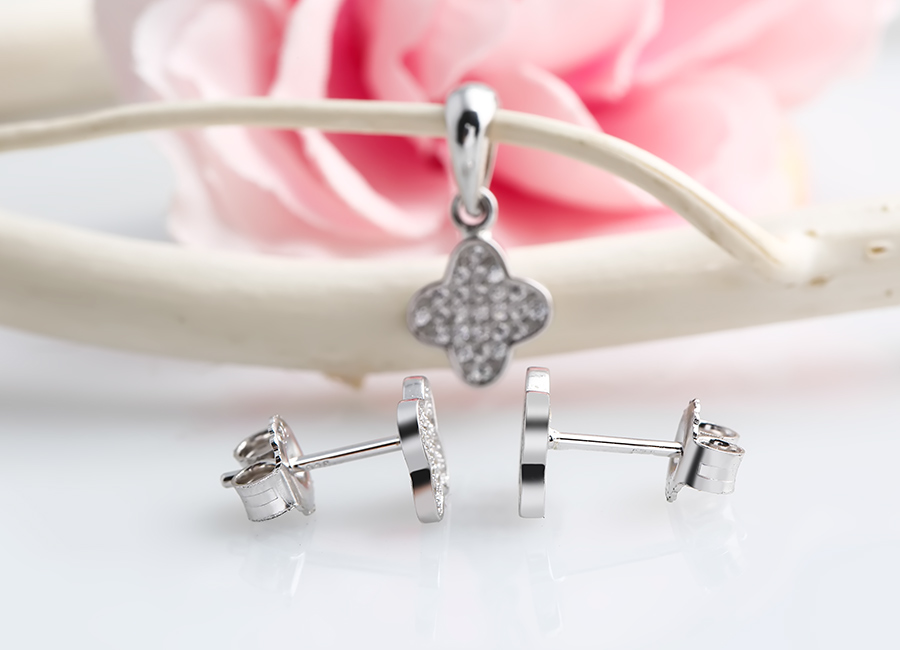 To&agrave;n cảnh bộ trang sức bạc Wanna One tuyệt mỹ của Eropi.