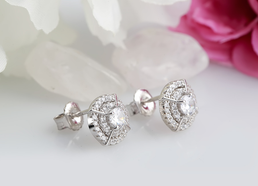 Đ&ocirc;i b&ocirc;ng tai cuốn h&uacute;t của Eropi.