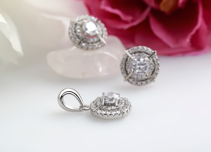 Những vi&ecirc;n đ&aacute; s&aacute;ng m&agrave;u nổi bật đầy cuốn h&uacute;t.