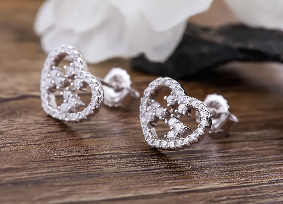 Đ&ocirc;i b&ocirc;ng tai nụ sẽ tạo điểm nhấn ấn tượng tr&ecirc;n gương mặt bạn.