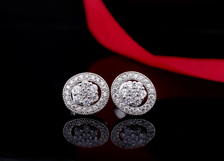 Đ&ocirc;i b&ocirc;ng tai kiều diễm cho bạn g&aacute;i th&ecirc;m xinh.