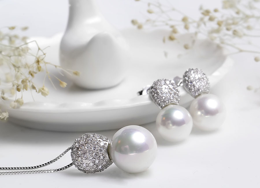 Từng chi tiết nhỏ nhất tr&ecirc;n mẫu trang sức cũng được chế t&aacute;c cầu kỳ.