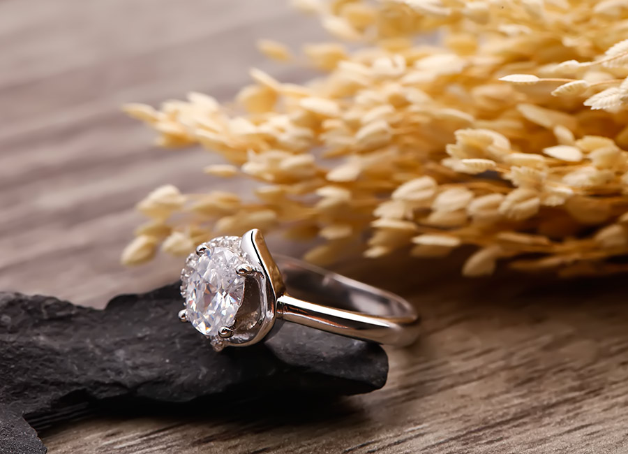 H&atilde;y để Eropi Jewelry đồng h&agrave;nh c&ugrave;ng bạn.