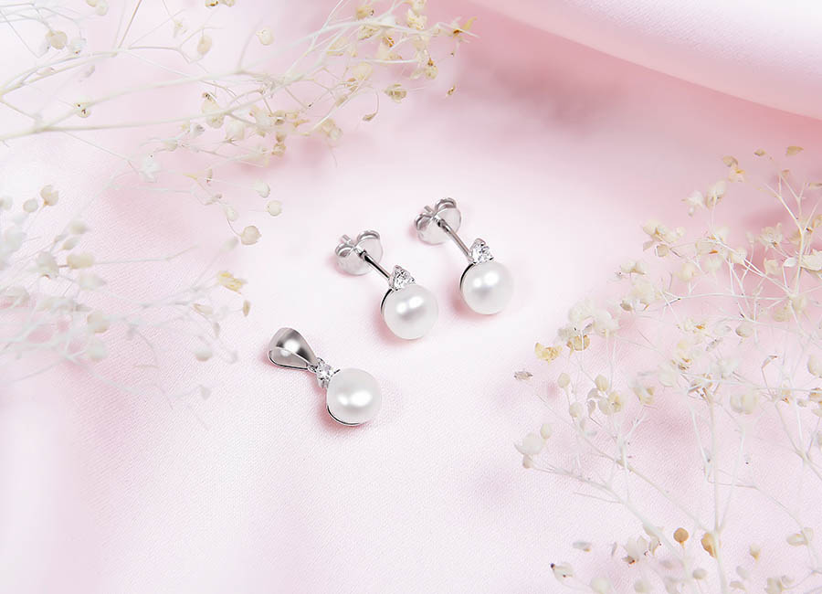 Bộ trang sức nhỏ xinh nhưng c&oacute; sức mạnh v&ocirc; c&ugrave;ng trong việc l&agrave;m đẹp.