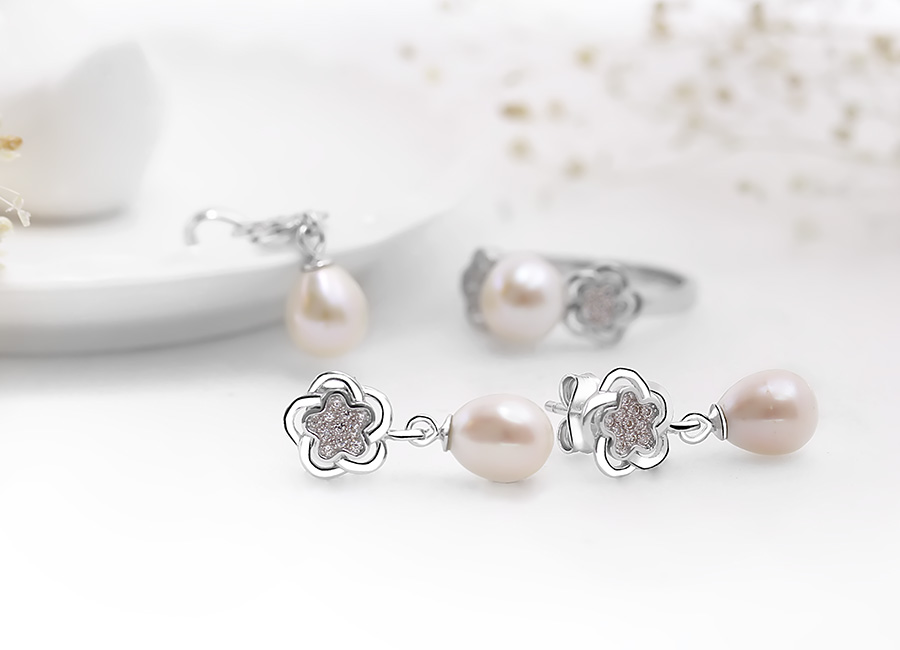 Bộ trang sức l&agrave; m&oacute;n qu&agrave; Eropi muốn d&agrave;nh tặng bạn.