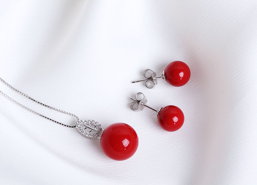 Mẫu trang sức rất hợp với những c&ocirc; g&aacute;i trẻ th&iacute;ch sự nổi bật.