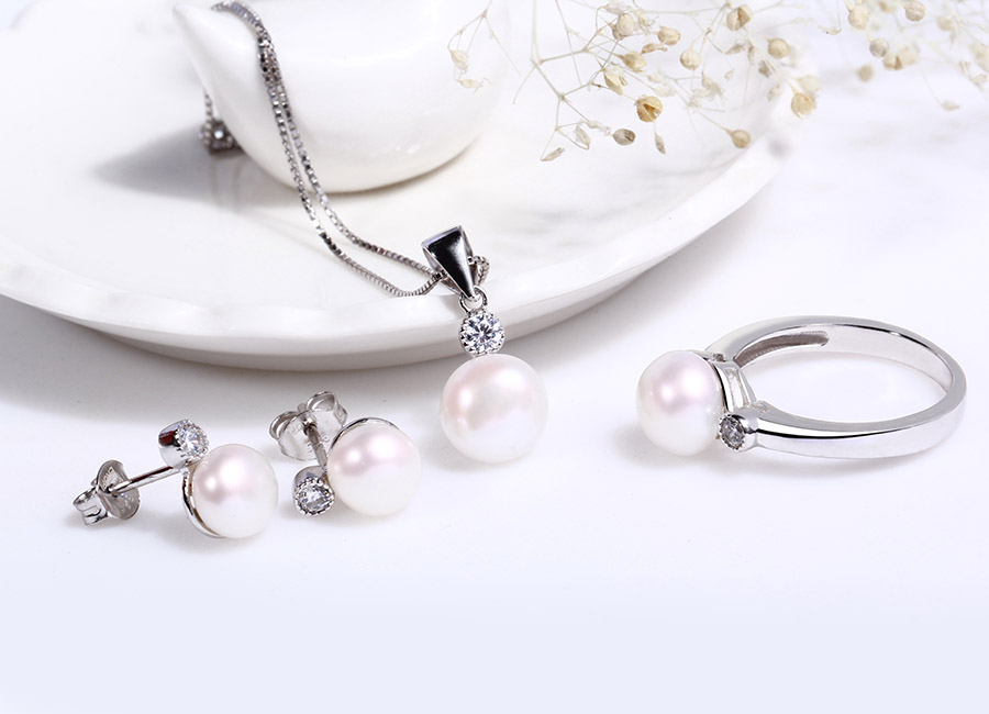 Bộ trang sức bạc Sunshine Pearl l&agrave; giấc mơ c&oacute; được của nhiều c&ocirc; g&aacute;i.