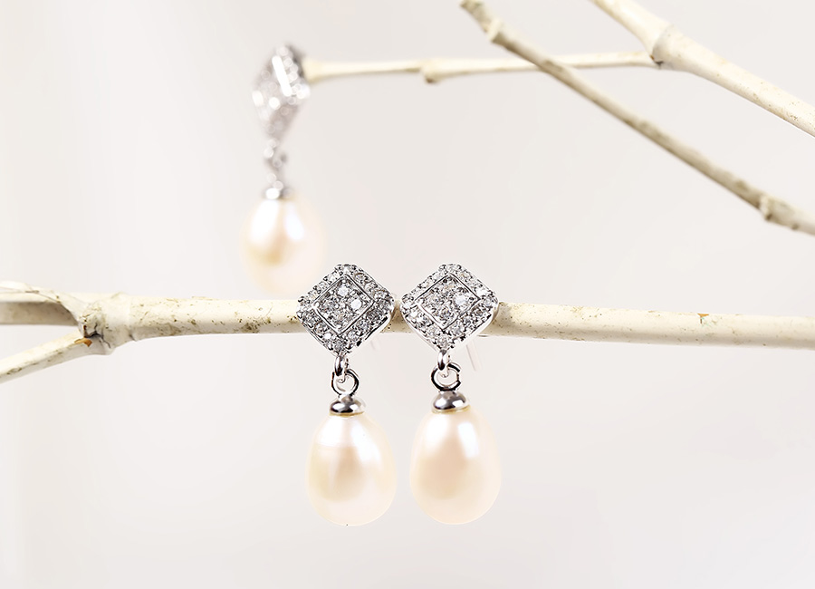 Đ&ocirc;i b&ocirc;ng tai khiến bất cứ c&ocirc; g&aacute;i n&agrave;o cũng phải say l&ograve;ng.