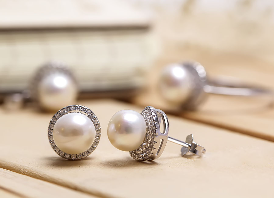 Ngắm nh&igrave;n trọn bộ trang sức đầy quyến rũ.