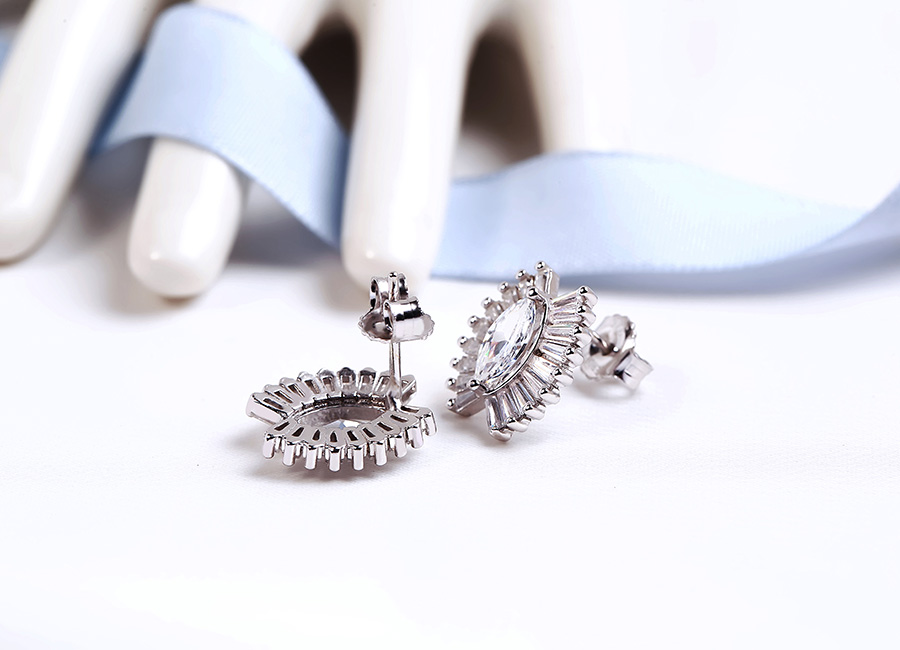 Bông tai bạc Keva Love6 Thiết kế tinh tế, hấp dẫn mọi ánh nhìn.
