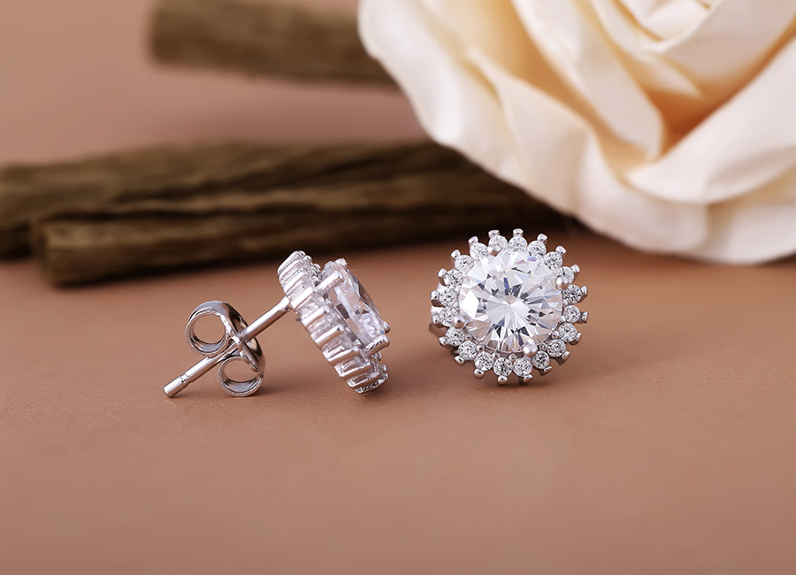 Bông tai bạc Best Flower 4 Kiểu dáng khuyên nụ đúng là cổ điển nhưng cho bạn sự thoải mái khi dùng.