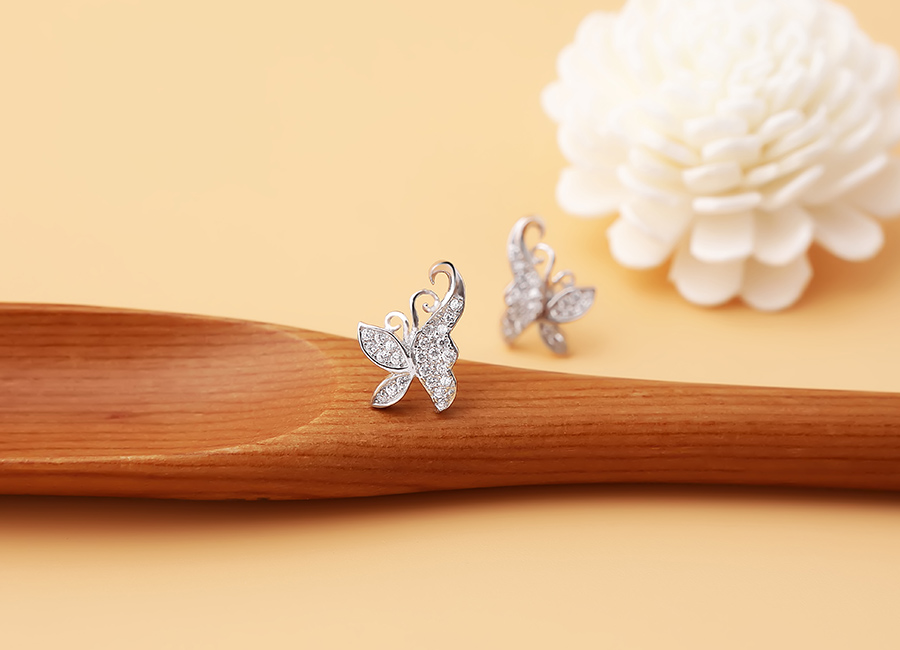 Mẫu trang sức l&agrave; sự lựa chọn l&yacute; tưởng d&agrave;nh cho những c&ocirc; n&agrave;ng y&ecirc;u th&iacute;ch phong c&aacute;ch nữ t&iacute;nh.