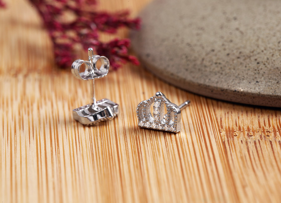 Cận cảnh mọi chi tiết tr&ecirc;n mẫu b&ocirc;ng tai.