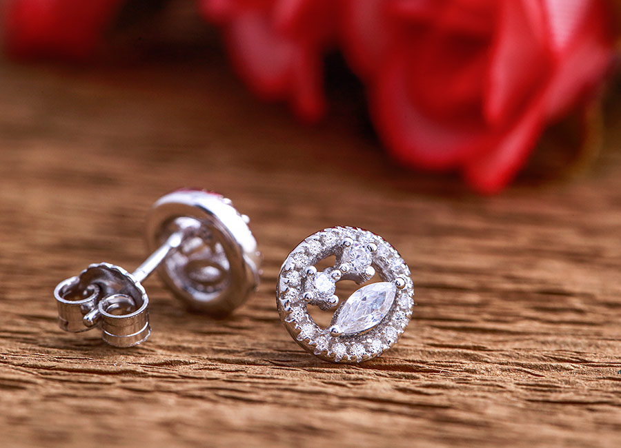 Kiểu d&aacute;ng khuy&ecirc;n nụ rất dễ sử dụng.