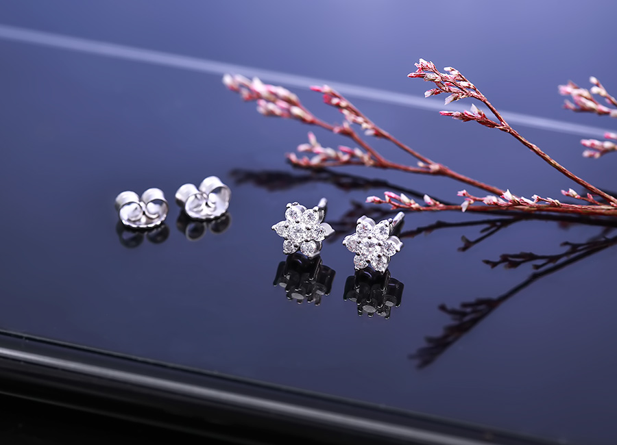 Chất liệu chế t&aacute;c l&agrave; bạc &Yacute; 925.