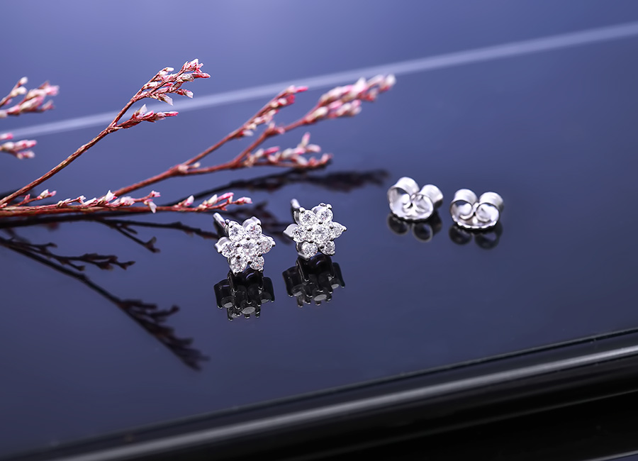 Đ&ocirc;i b&ocirc;ng tai mang vẻ đẹp hấp dẫn mọi &aacute;nh nh&igrave;n.