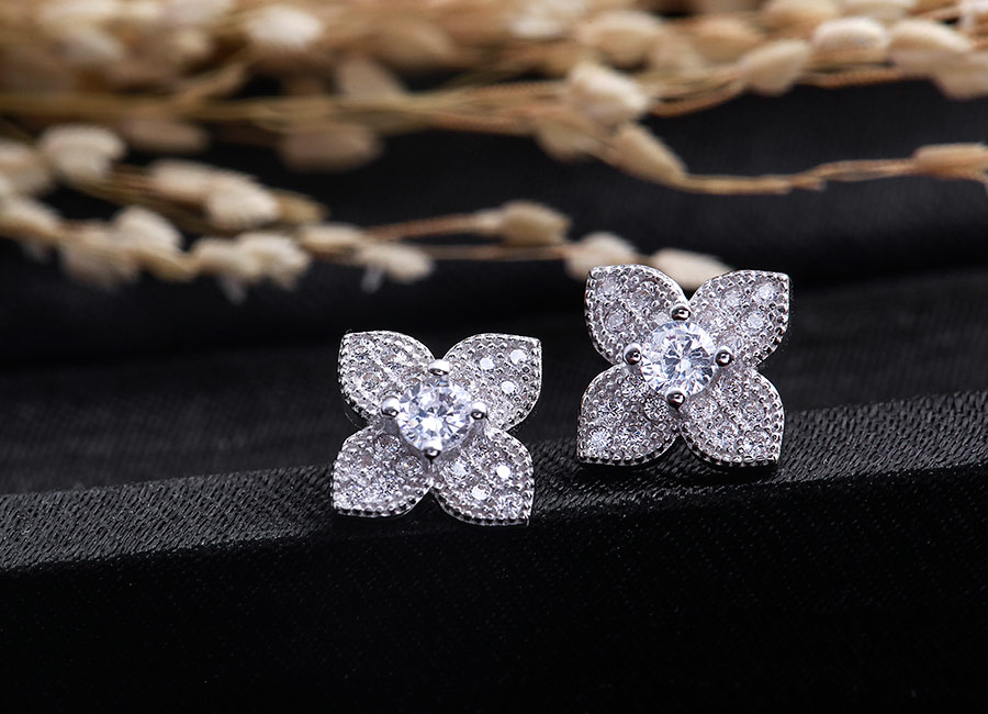Do được trau chuốt cẩn thận, mẫu trang sức hiện l&ecirc;n thật lung linh.