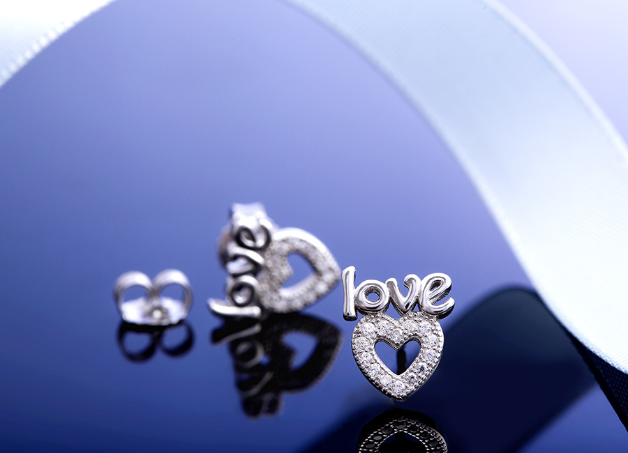 Đẹp dịu d&agrave;ng v&agrave; lung linh với chi tiết nạm đ&aacute; CZ ho&agrave;n hảo.