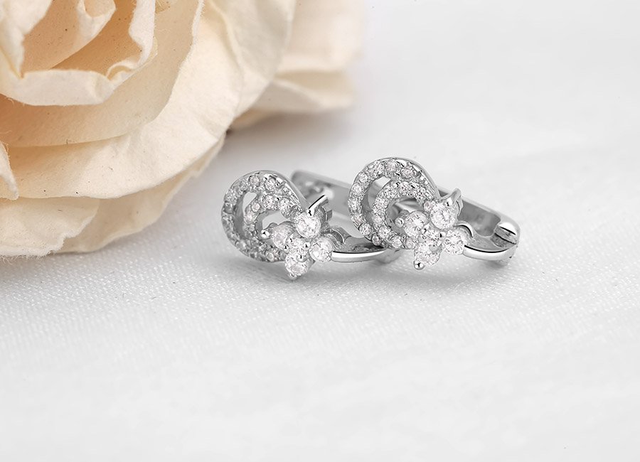 Mẫu trang sức được chế tạo từ chất liệu tốt nhất &ndash; bạc &Yacute; 925.