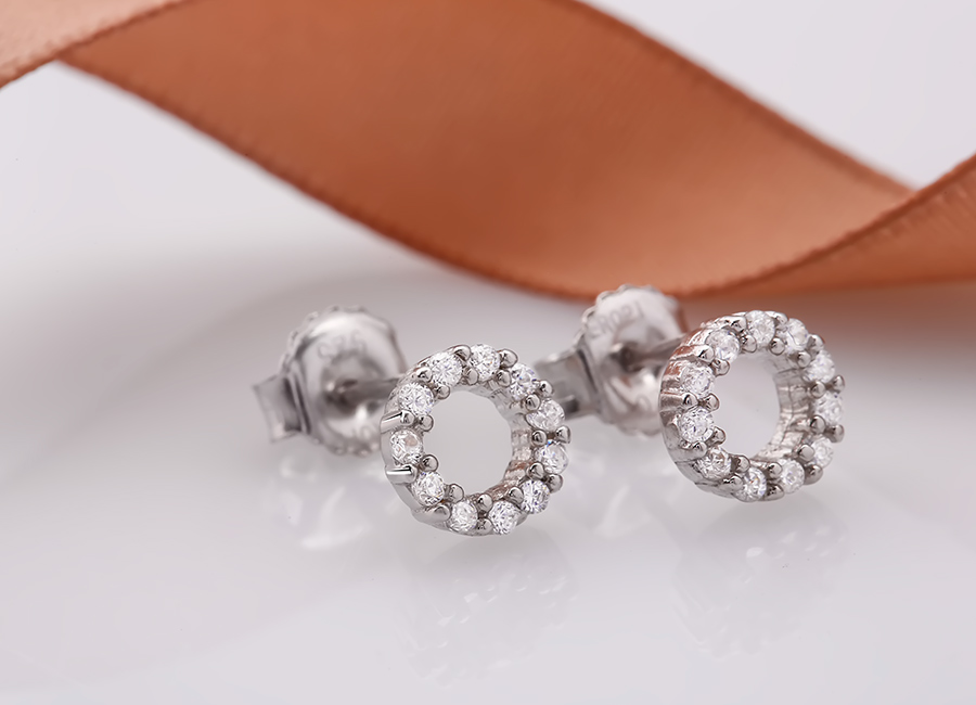 Trang sức bạc &Yacute; 925 rất được tin d&ugrave;ng hiện nay.