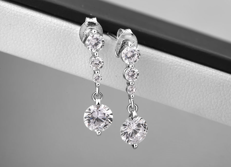 Mẫu trang sức đảm bảo đủ độ dịu d&agrave;ng cho c&ocirc; n&agrave;ng th&ecirc;m nữ t&iacute;nh.