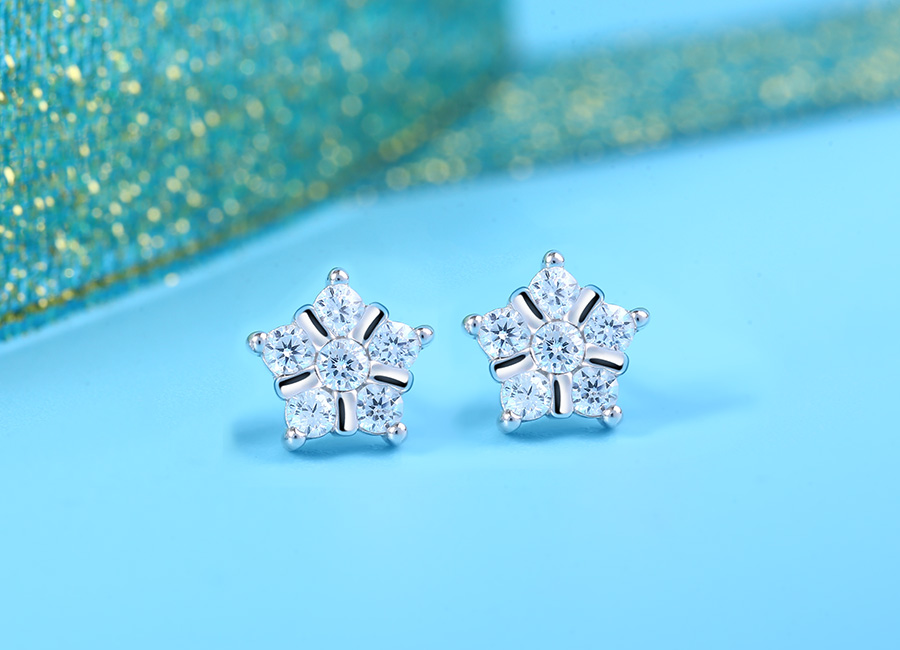 Ng&ocirc;i sao 5 c&aacute;nh tỏa s&aacute;ng tượng trưng cho may mắn đang chờ đợi bạn ở ph&iacute;a trước.