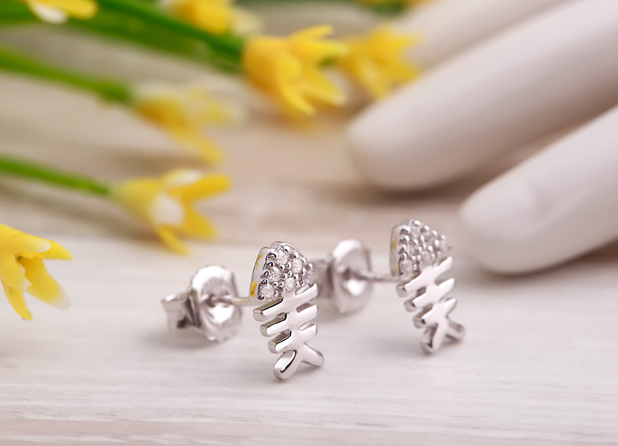 B&ocirc;ng tai bạc Te Fish với vẻ đẹp l&ocirc;i cuốn v&agrave; hấp dẫn.