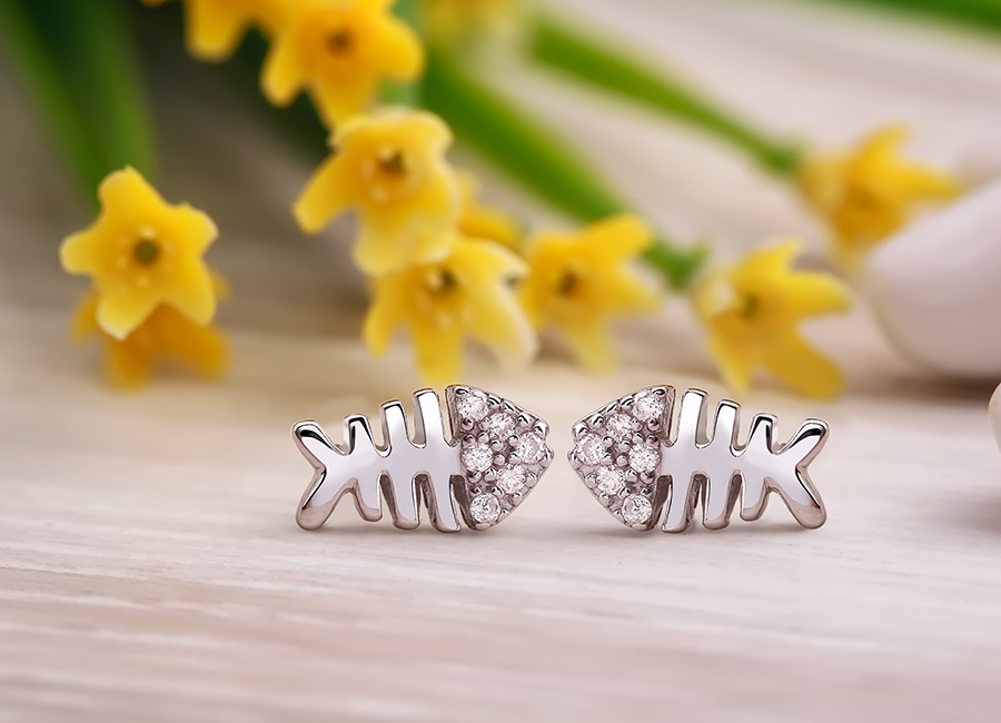 Mặt b&ocirc;ng tai trẻ trung, năng động.