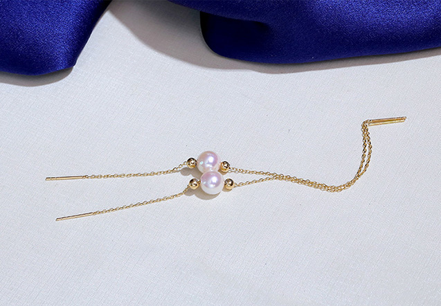 Bông tai vàng 18k ngọc trai biển Akoya 6-7mm Lotus, dáng thả dài, kiểu dáng trẻ trung, hiện đại với ngọc trai biển 3 màu: trắng, vàng, xám.
