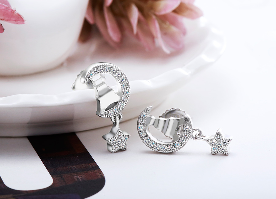 Chất liệu chế t&aacute;c l&agrave; bạc &Yacute; 925.