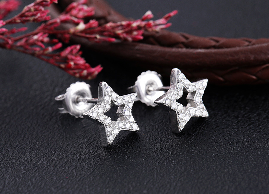 Thiết kế đặc biệt nổi bật với sắc s&aacute;ng long lanh.