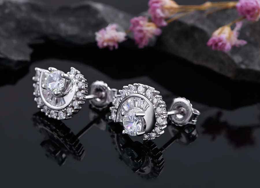 Những vi&ecirc;n đ&aacute; mang m&agrave;u sắc lấp l&aacute;nh l&agrave;m c&aacute;c n&agrave;ng xao xuyến.