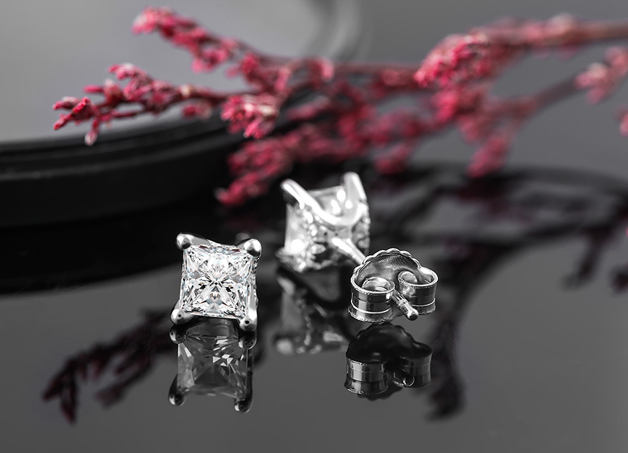 Mẫu trang sức tạo điểm nhấn nhỏ xinh cho bạn g&aacute;i th&ecirc;m duy&ecirc;n d&aacute;ng.