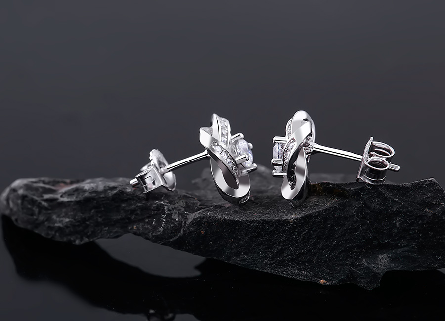 Chốt kh&oacute;a được nhận x&eacute;t l&agrave; si&ecirc;u chắc chắn.