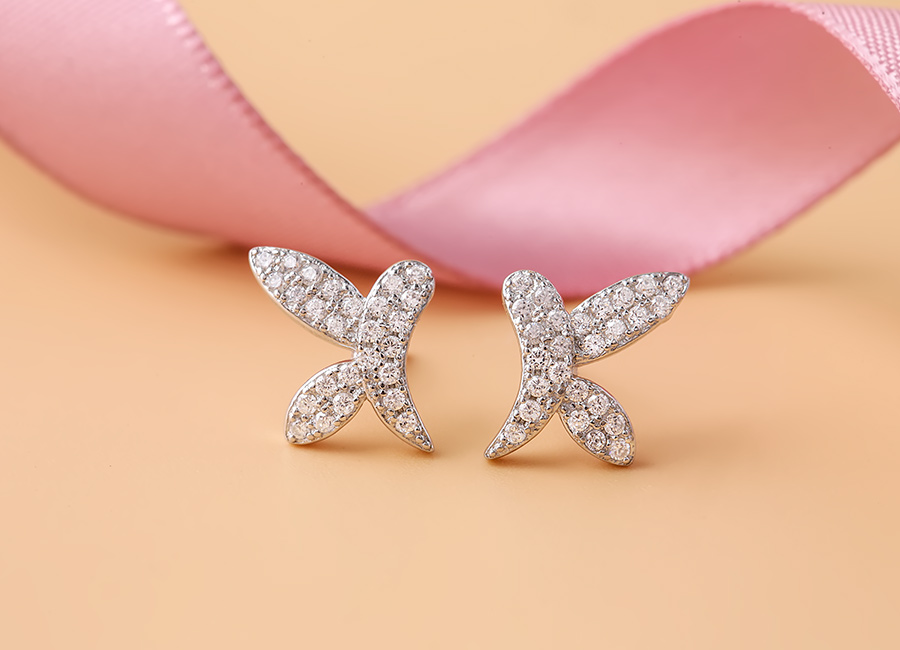 Thiết kế tinh tế tạo n&ecirc;n n&eacute;t rạng ngời cho v&ugrave;ng tai c&ocirc; g&aacute;i.