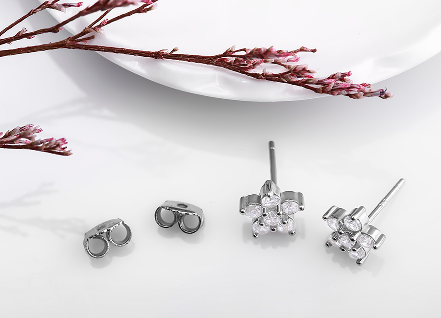 Đ&ocirc;i b&ocirc;ng tai mang d&aacute;ng dấp v&ocirc; c&ugrave;ng hấp dẫn, chế t&aacute;c tinh tế.