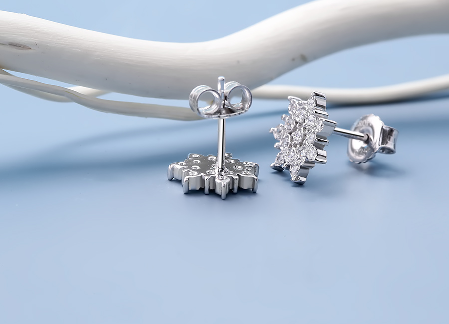 C&ugrave;ng l&agrave;m đẹp với b&ocirc;ng tai bạc Water Lily của Eropi.