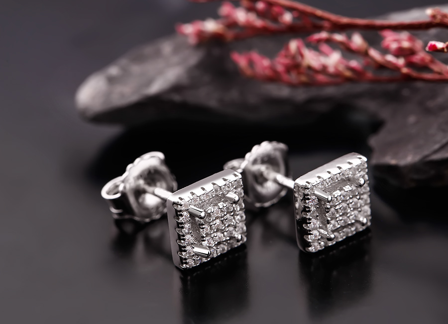 Mẫu trang sức mang c&ocirc;ng dụng l&agrave;m đẹp cho c&aacute;c c&ocirc; g&aacute;i.