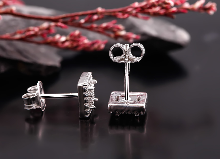 Đ&atilde; l&agrave; con g&aacute;i, bạn sẽ bị cuốn h&uacute;t bởi mẫu b&ocirc;ng tai n&agrave;y.