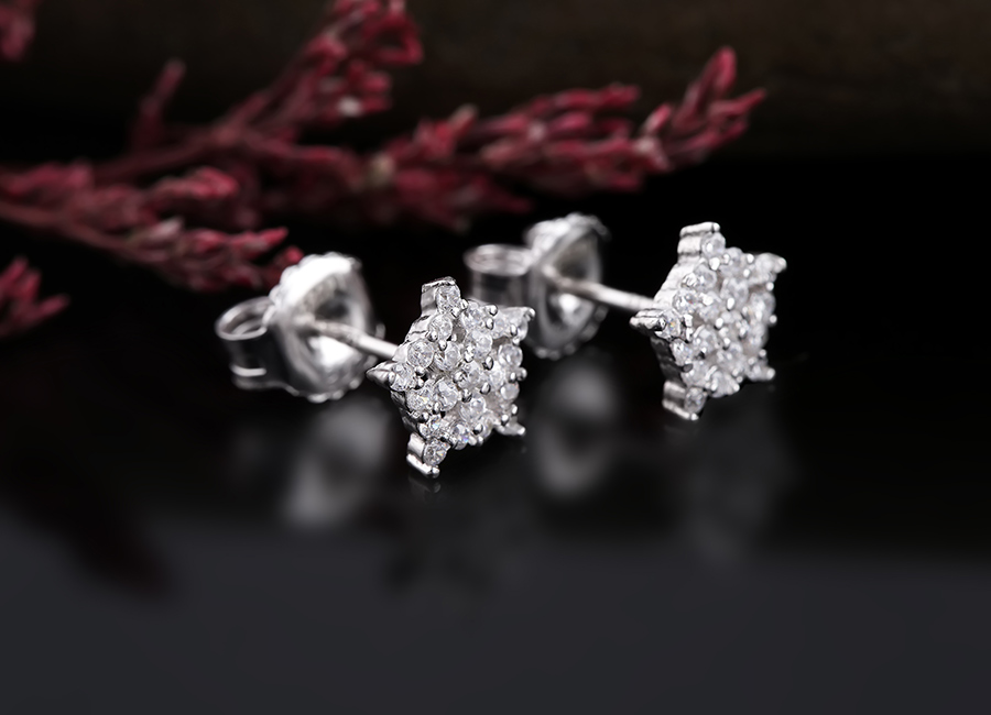 Bông tai bạc Minz Love 1 Eropi luôn sáng tạo ra những mẫu nữ trang ấn tượng.