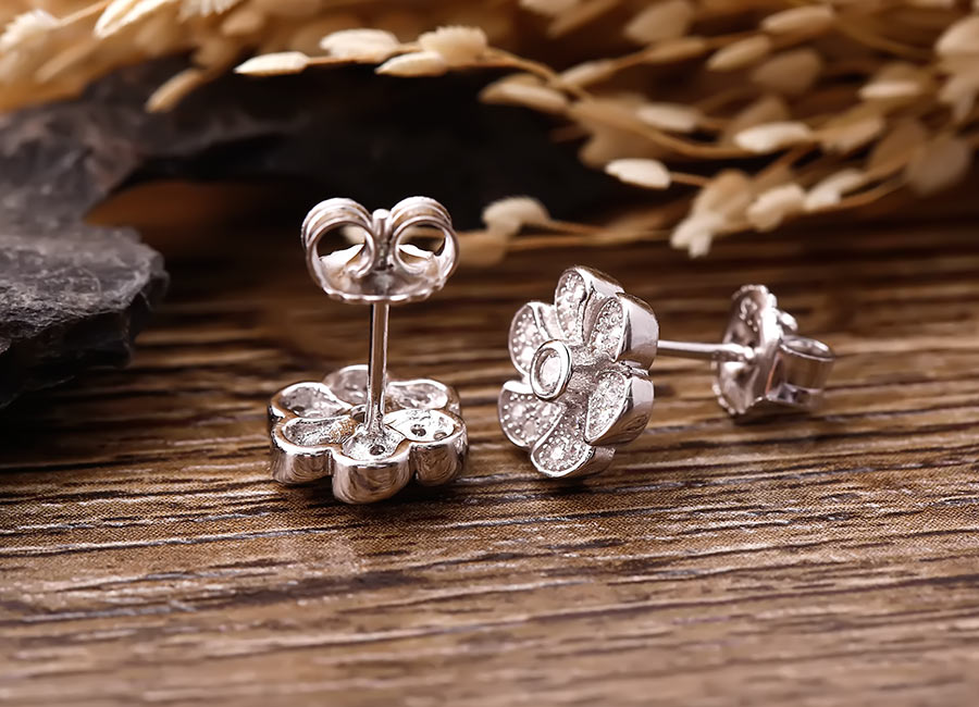 Vẻ đẹp tinh tế, trẻ trung của mẫu trang sức khiến triệu tr&aacute;i tim xi m&ecirc;.