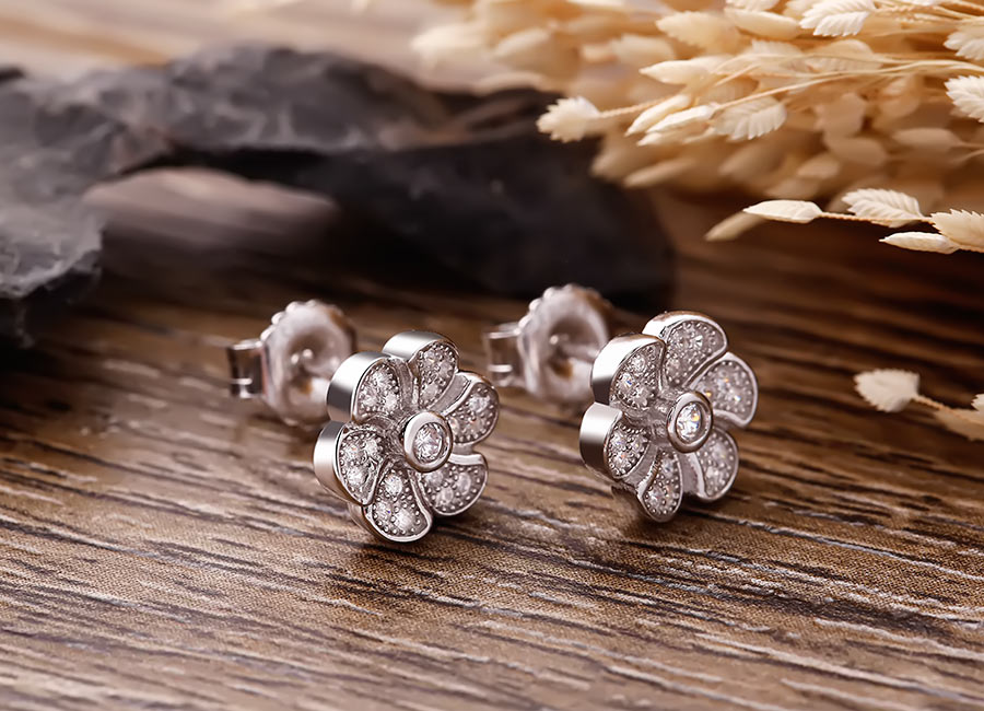 B&ocirc;ng tai bạc Periwinkle Flowers t&ocirc;n vinh vẻ đẹp dịu d&agrave;ng nữ t&iacute;nh cho ph&aacute;i đẹp.