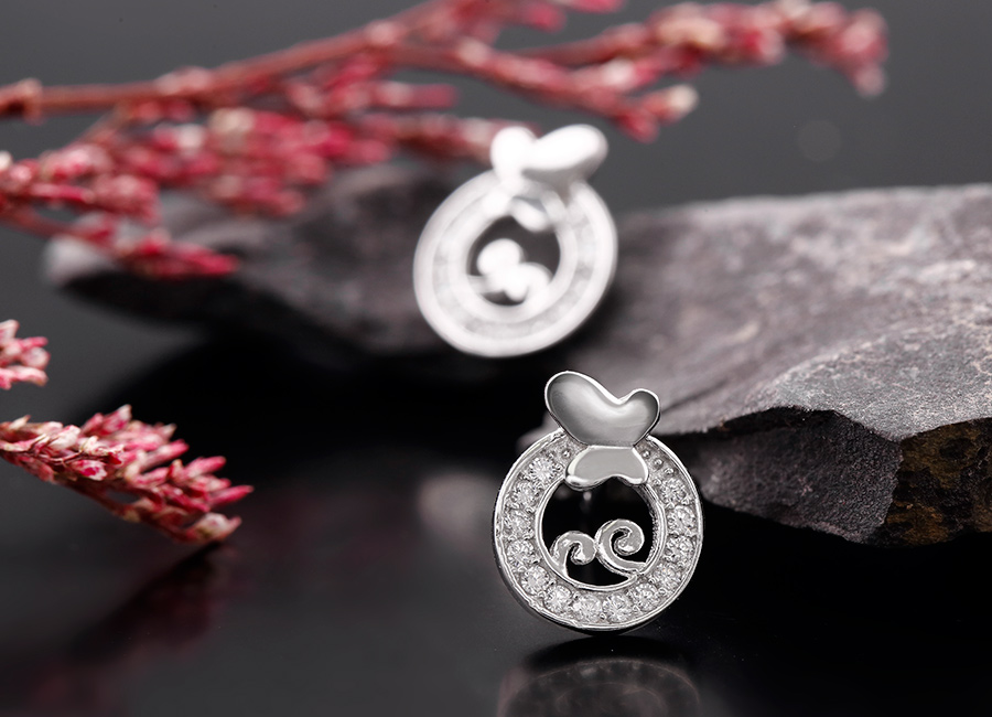 Họa tiết đi k&egrave;m với h&igrave;nh tr&ograve;n v&ocirc; c&ugrave;ng mới mẻ, hấp dẫn.