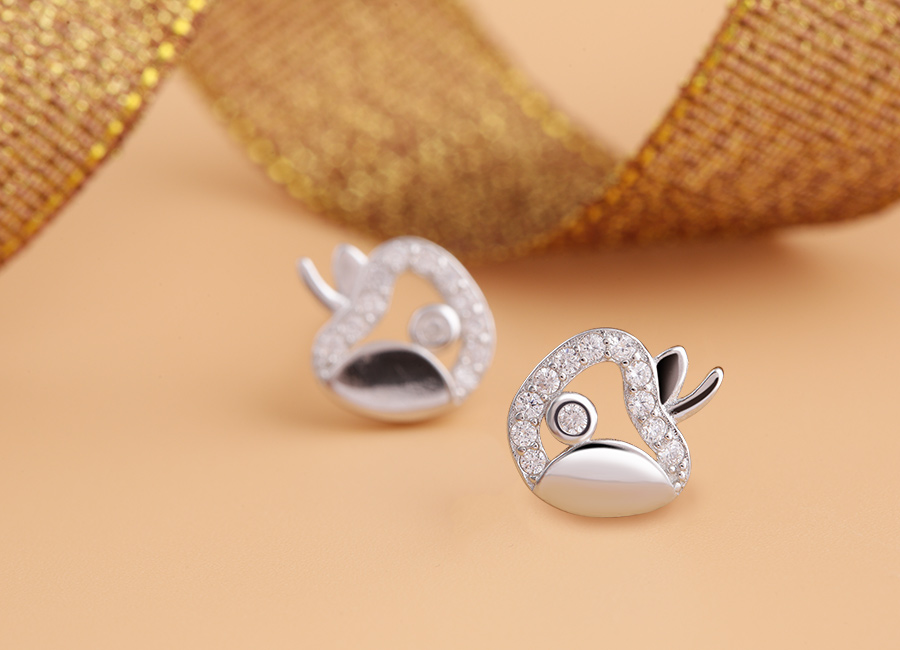 Mẫu nữ trang to&aacute;t sự thanh tho&aacute;t với đường n&eacute;t tươi mới.