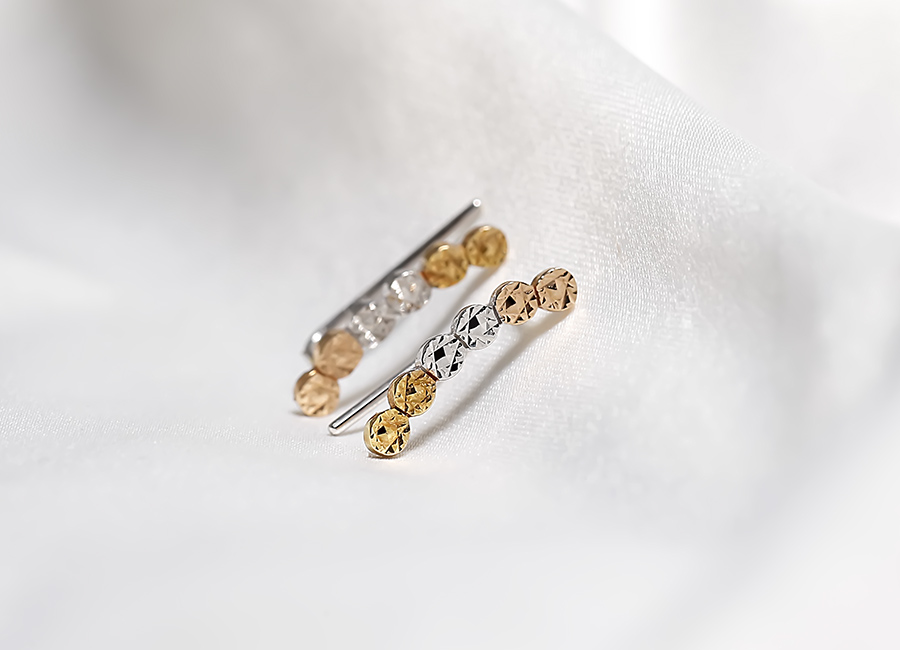 B&ocirc;ng tai v&agrave;ng 18K