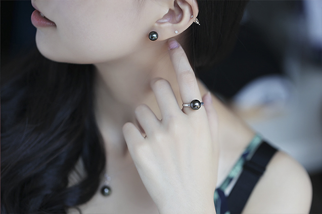 B&ocirc;ng tai v&agrave;ng 18K