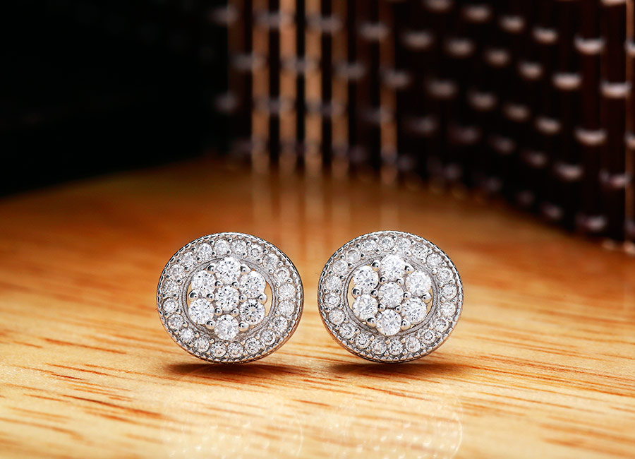 &Aacute;nh s&aacute;ng từ đ&aacute; CZ lu&ocirc;n khiến người đối diện phải trầm trồ.